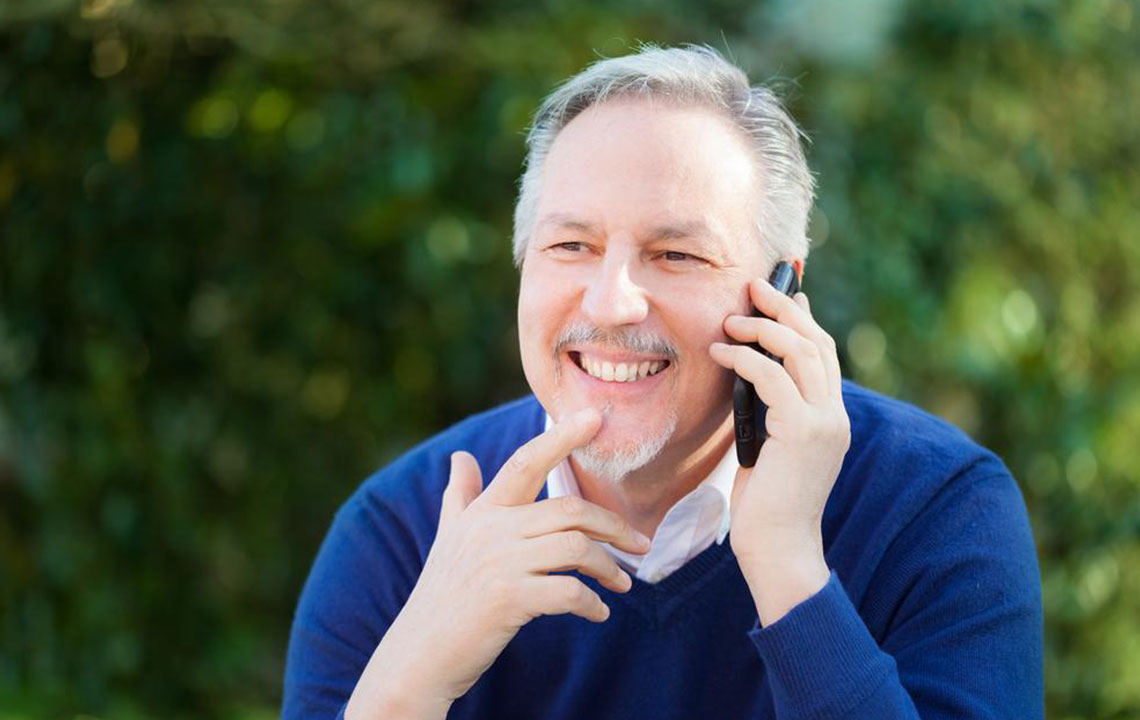 Cell phone for seniors: Give them a gift they’ll love